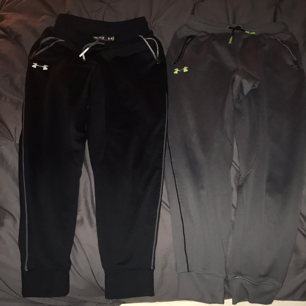 Under armour boys active pants size medium.